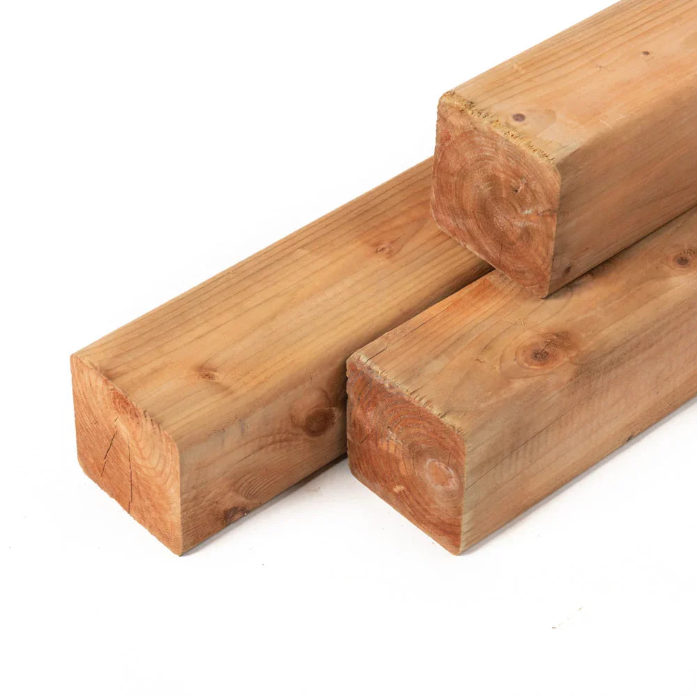 Bois traité brun Terra 4'' x 4'' nominale (3 1/2'' x 3 1/2'' réelle)