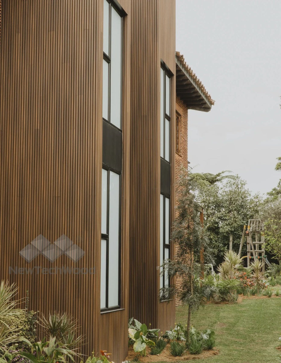 Revêtement en composite Norvégien #UH61 - 1’’ x 7.7’’ Teck