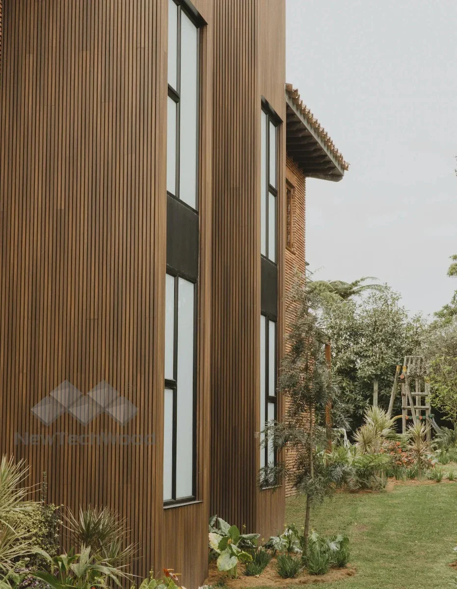 Composite Norvegian Siding #UH61 - 1’’ x 7.7’’ Teak