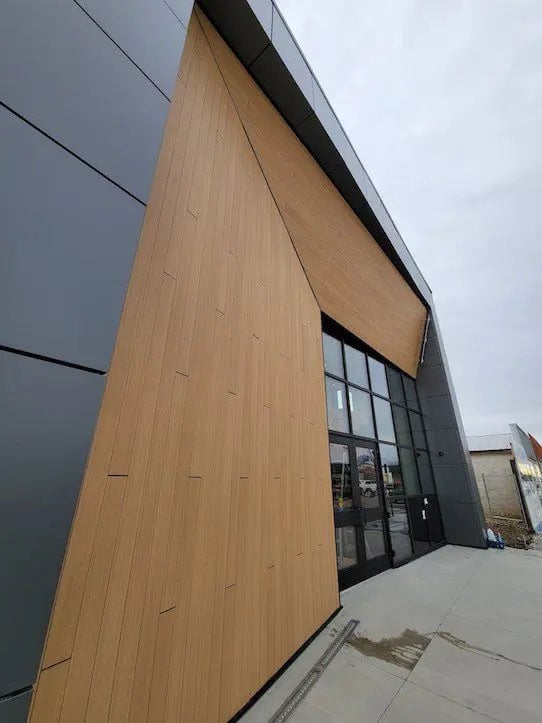 Revêtement en composite à feuillure #UH67 - 1/2’’ x 5 1/2’’ Cèdre rouge