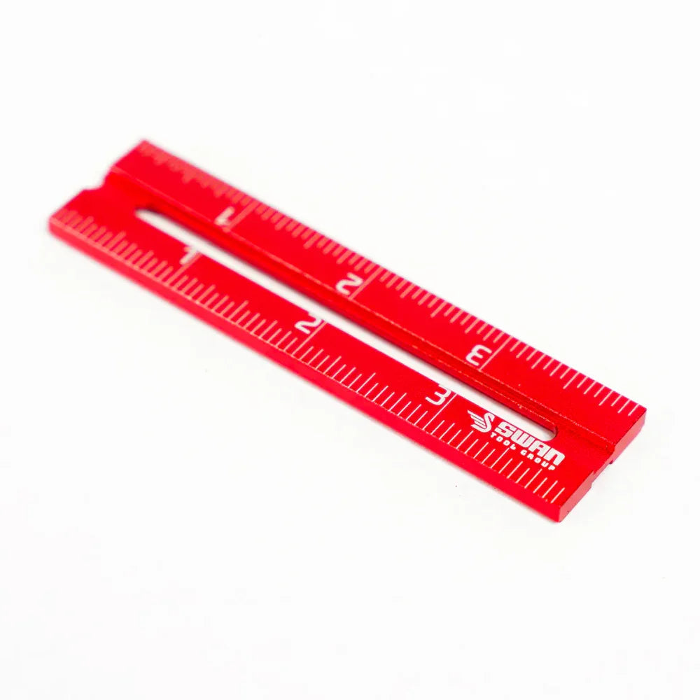 Règle rouge Swan Tool Group pour mesure précise en ébénisterie