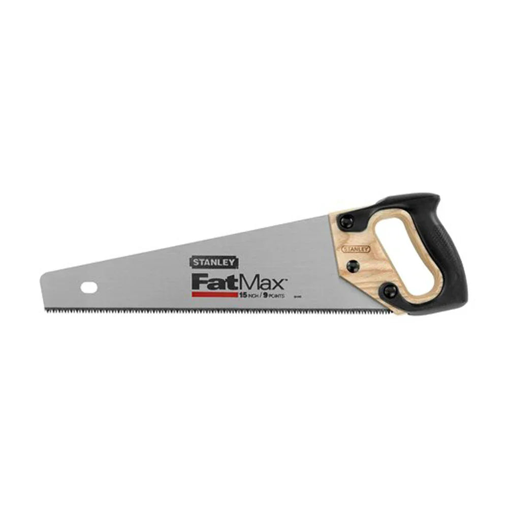 Scie à main Stanley FatMax avec poignée ergonomique, idéale pour coupe de bois.