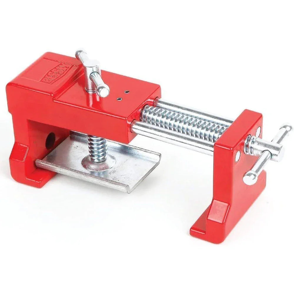 Étau d’angle rouge pour bois, outil de serrage pour ébénisterie et menuiserie.