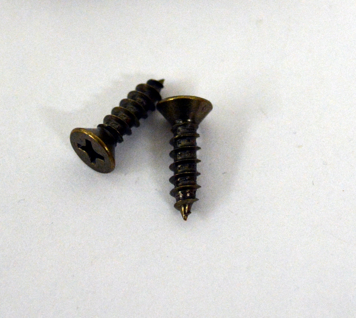 ANTIQUE BRASS 5/8 #8 PHILLIPS - ANTIQUE COPPER (10)