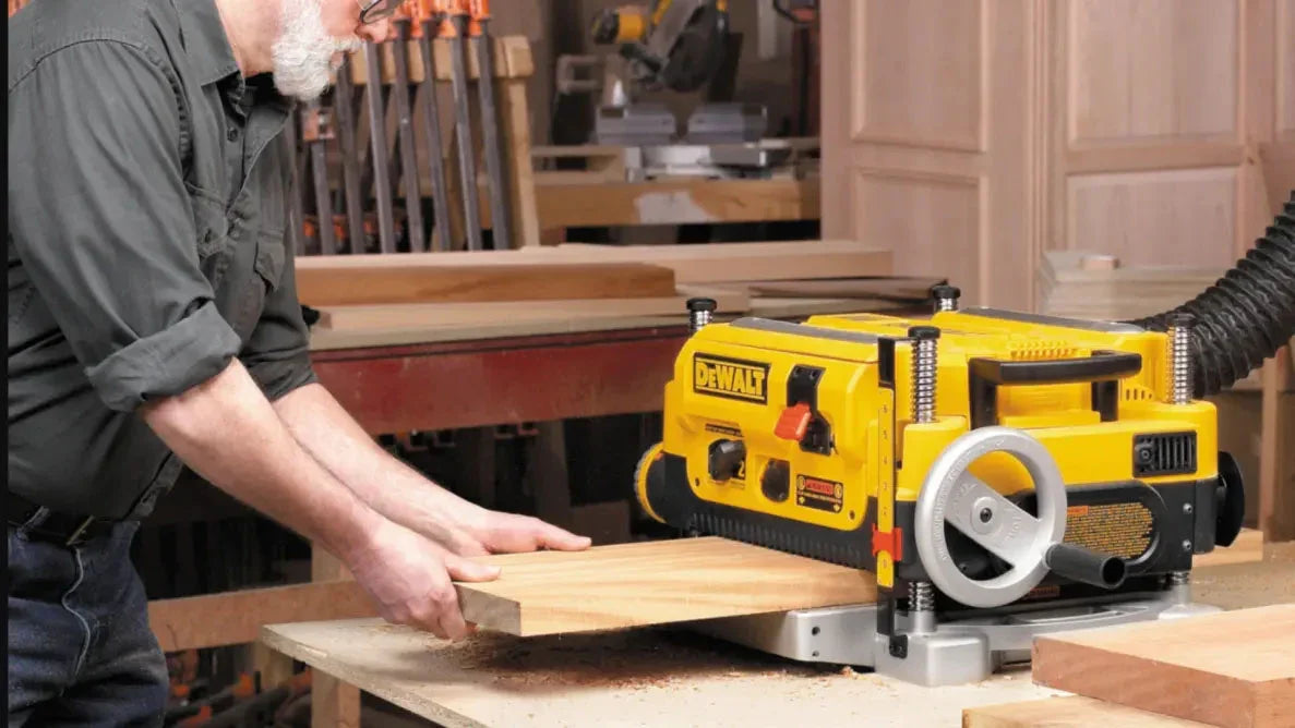 Planeur à deux vitesses et trois lames de 13 po DW735XCAN - Dewalt