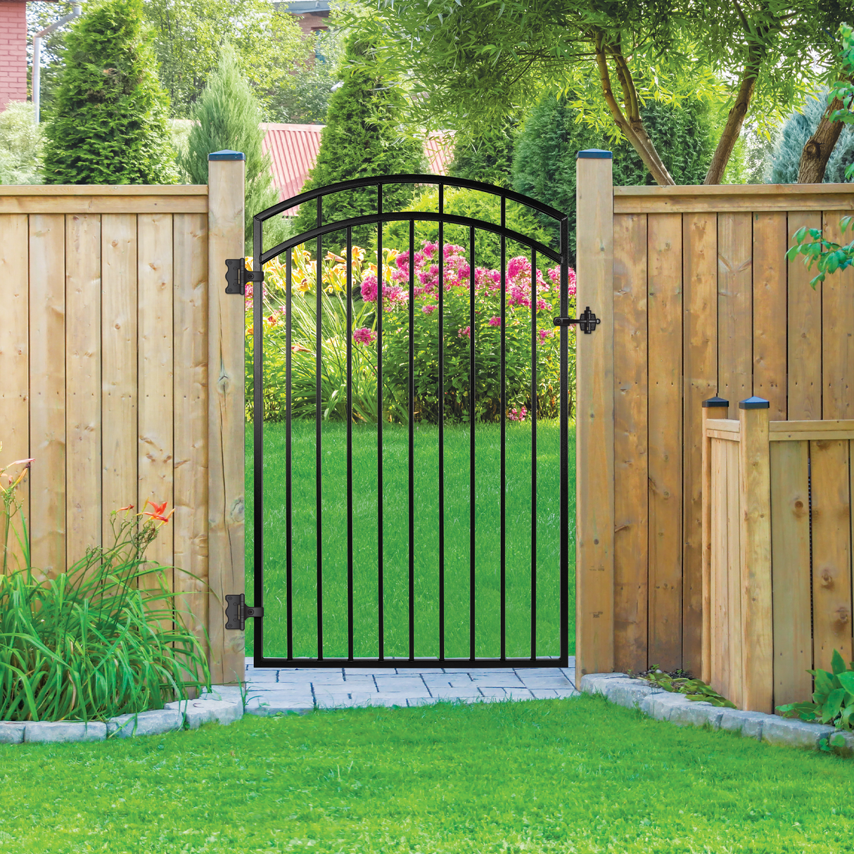 Portillon en fer noir Benitoite arqué 45’’ x 68’’ - Nuvo Iron