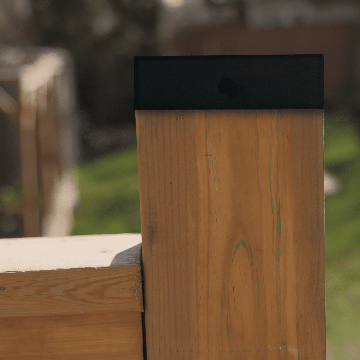 Capuchon de poteau Eazy cap noir profil bas 4’’ x 4’’ - Nuvo iron