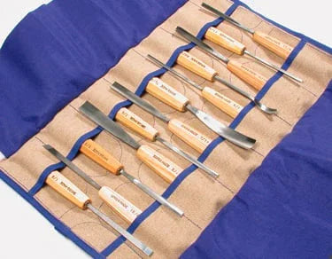 Ensemble de 12 outils de sculpture avec étui en lin - Pfeil. Fabriqué en Suisse.