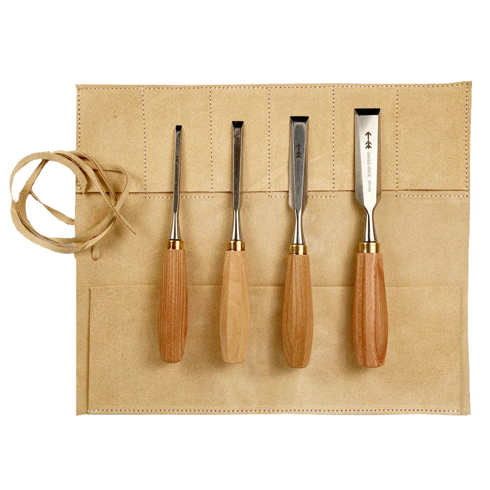 Ensemble de ciseaux à bois d'ébéniste avec manches en bois sur étui en cuir beige