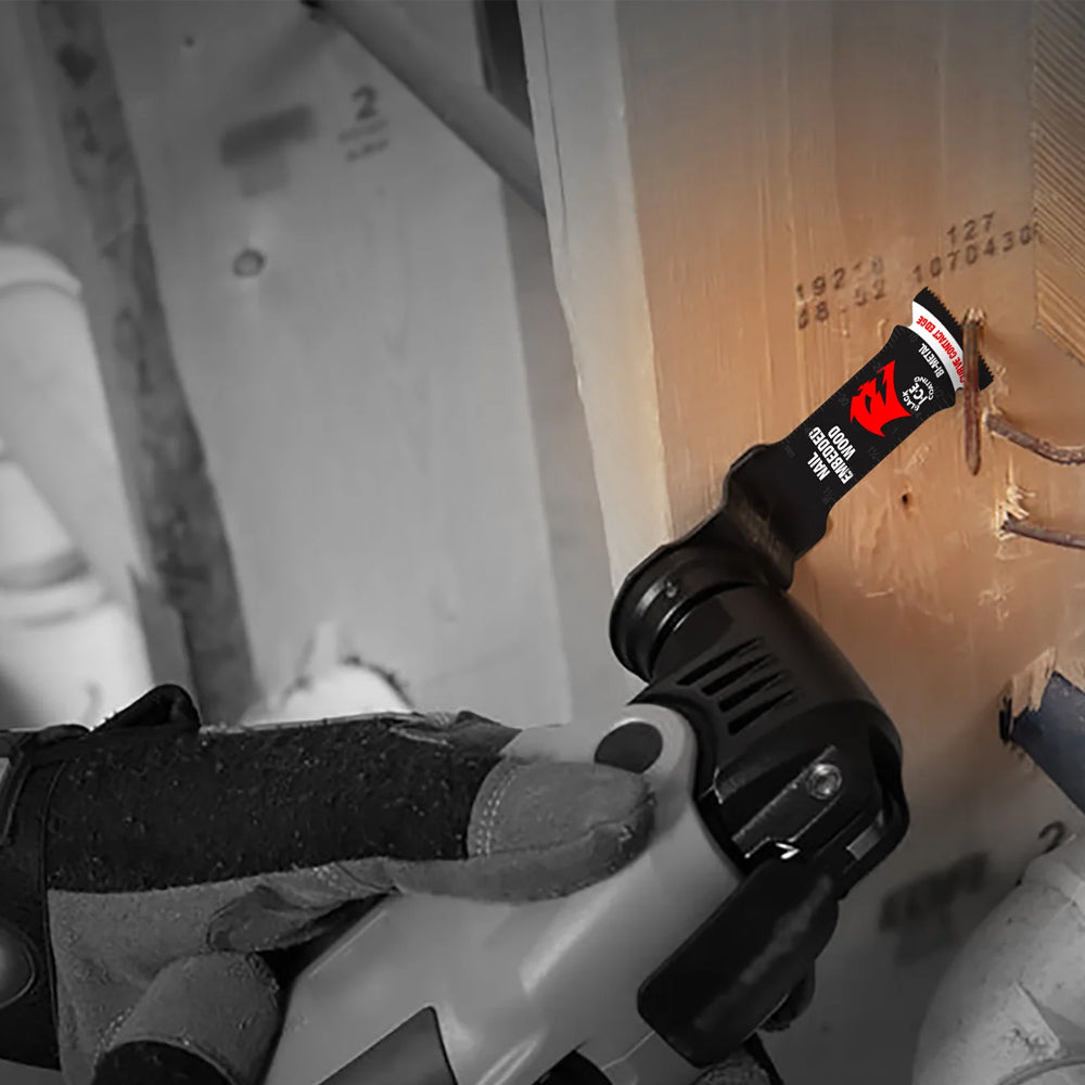 Diablo 1 ¼’’ universal oscillating blade for wood embedded with nail