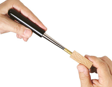 Outil d'insertion pour crayons