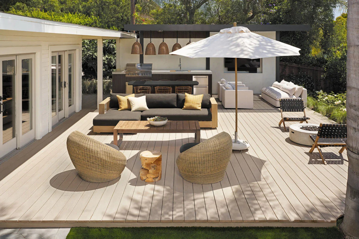 Contremarche de terrasse en PVC Avancé 3/4" x 7 1/4" x 12' TimberTech Landmark - French White Oak