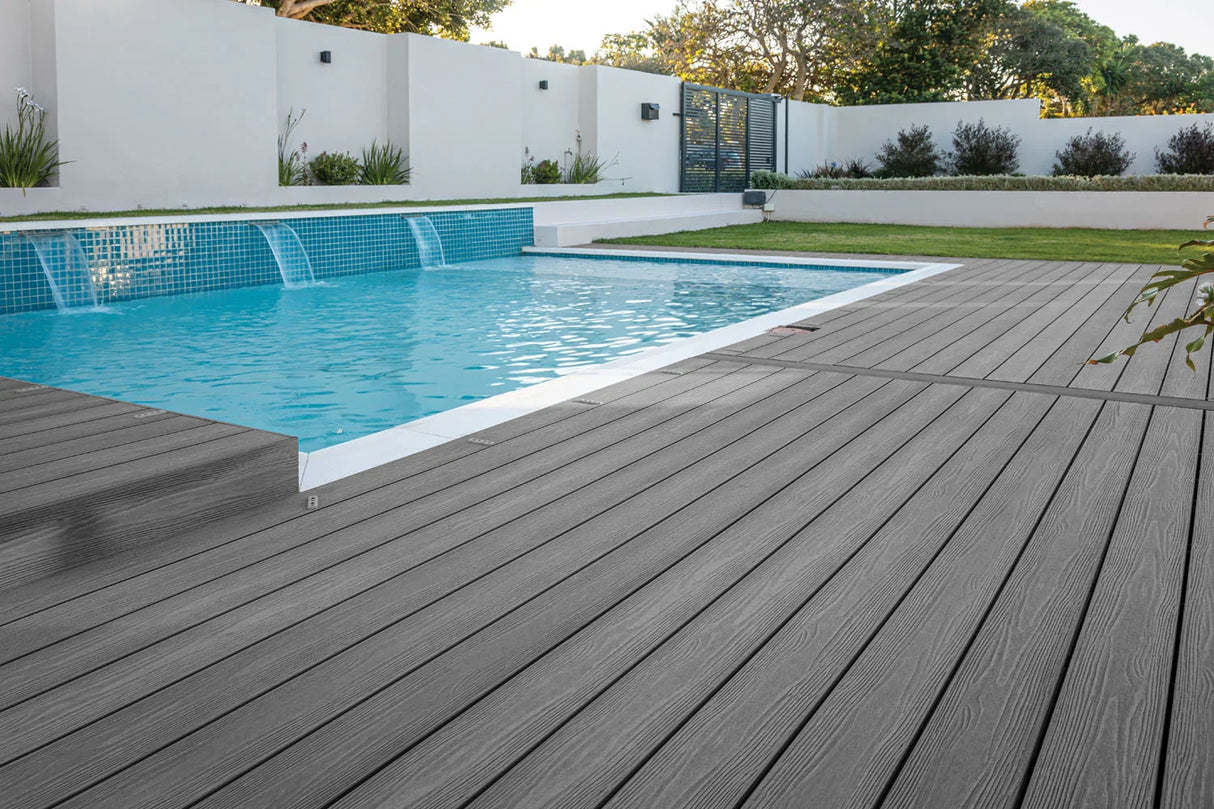 Contremarche de terrasse en PVC 1"x8"x12' (0,55"x7,24"x12’) Eva-Last Apex Plus - Alaskan Driftwood