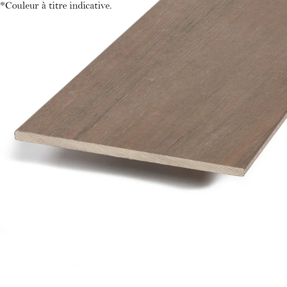Planche de bois exotique mince, couleur brun-gris, idéale pour ébénisterie ou terrasse.