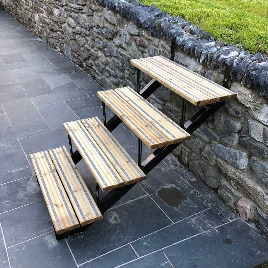 Black steel stair stringer - Pylex