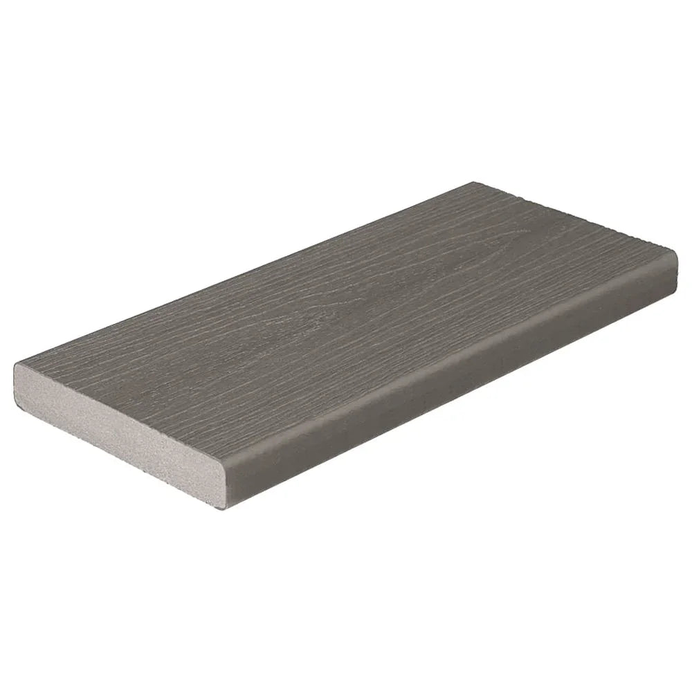 Planche de terrasse composite grise, finition effet bois, idéale pour extérieur