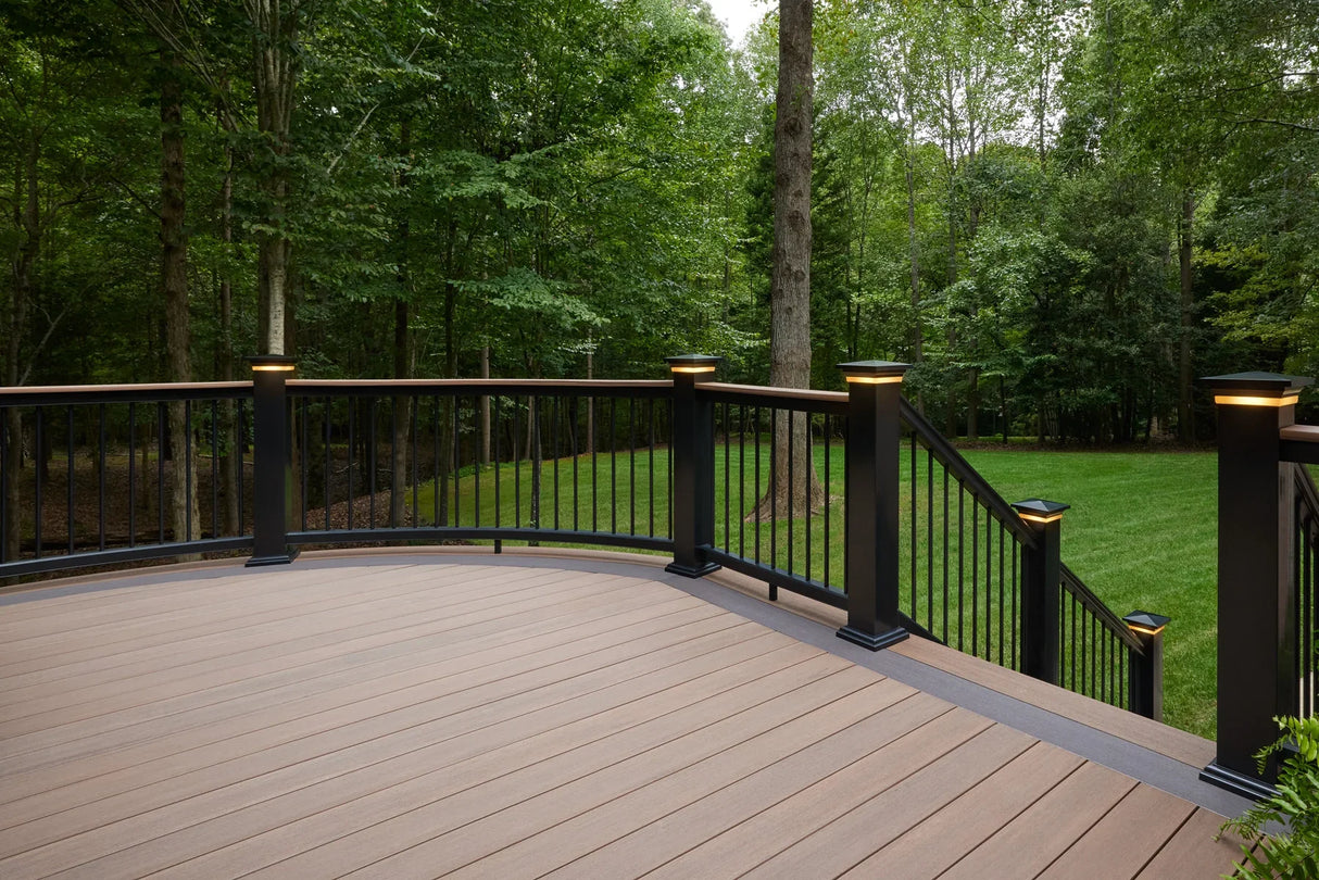 Contremarche de terrasse en PVC Avancé 3/4" x 7 1/4" x 12' TimberTech Vintage - English Walnut