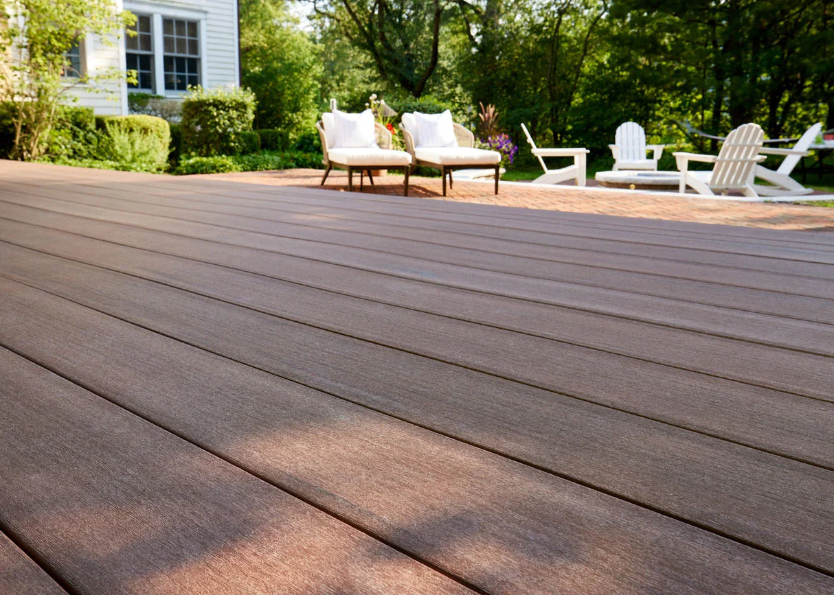 Contremarche de terrasse en PVC Avancé 3/4" x 7 1/4" x 12' TimberTech Vintage - Mahogany