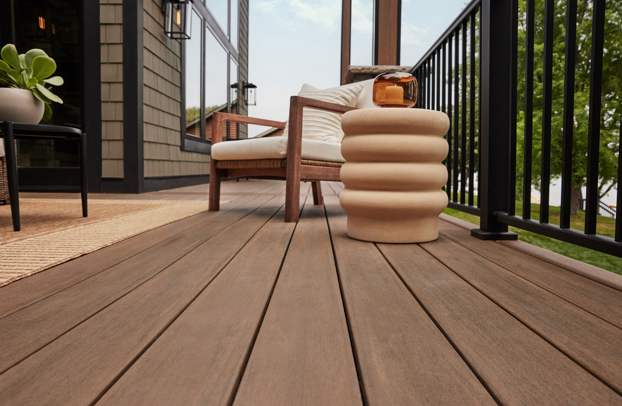 Contremarche de terrasse en PVC Avancé 3/4" x 7 1/4" x 12' TimberTech Vintage - English Walnut