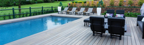 Terrasse en composite avec piscine creusée