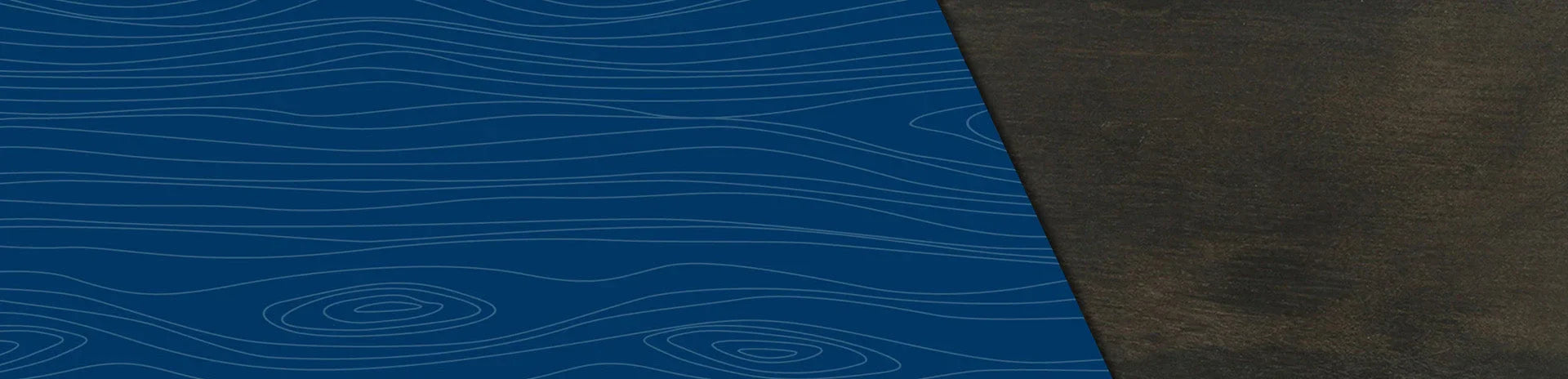 Texture de bois foncé et motif bleu avec lignes imitant les veines du bois
