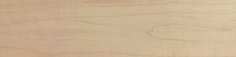 Planche de bois clair avec grain naturel visible, idéale pour ébénisterie ou terrasse