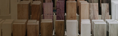 Planches de bois variées exposées, bois indigène et exotique pour l’ébénisterie à Montréal
