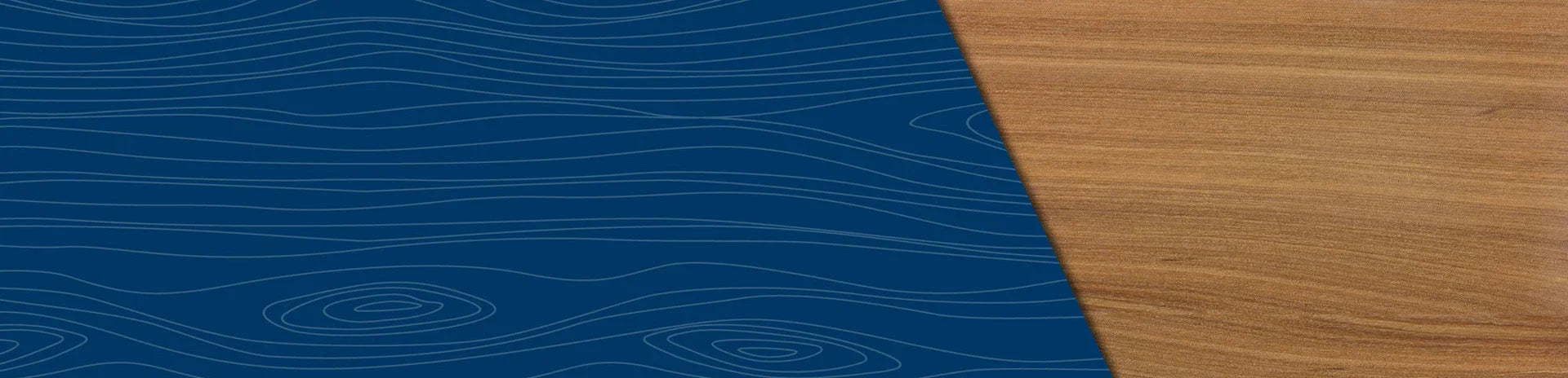 Texture de bois naturel à côté d’un motif bleu avec lignes évoquant les veines du bois, décoration ébénisterie