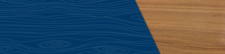 Texture de bois naturel à côté d’un motif bleu avec lignes évoquant les veines du bois, décoration ébénisterie