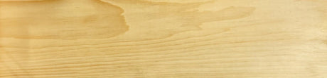 Planche de pin blanc avec grain de bois clair, idéale pour projets d’ébénisterie.