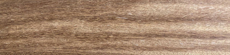 Planche de bois de Sucupira exotique avec veinage brun, idéale pour ébénisterie
