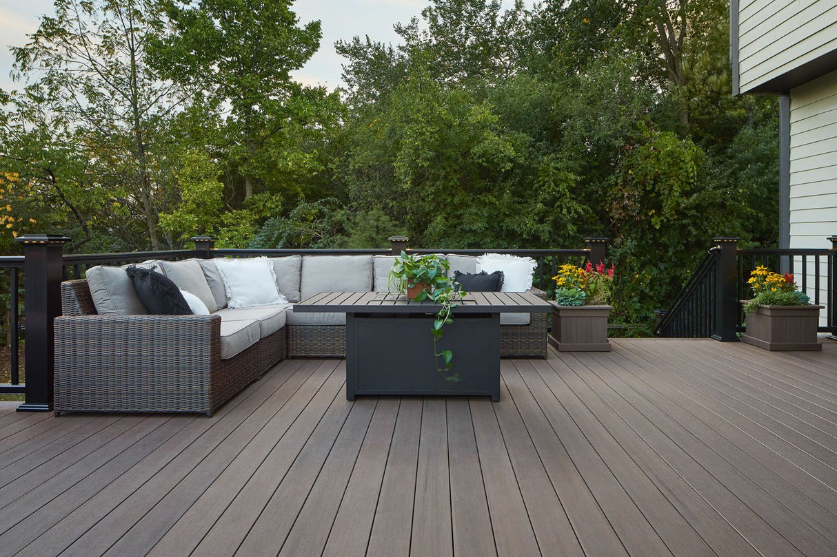 Planche de terrasse rainurée en PVC Avancé 1" x 6" TimberTech Landmark - American Walnut